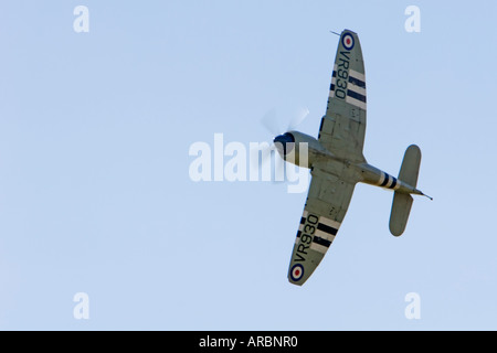 Royal Navy historischen Flug Flotte Luft Arm Sea Fury FB11 von Commander Adrian Orchard abnehmen Hinterräder hinauf geflogen Stockfoto