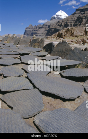 Buddhistischen Gebet Steinen am Himmel Grabstätte über Tarboche in Lhu Chu Schlucht unterwegs Kora, Mount Kailash (Kailash), Tibet, China Stockfoto