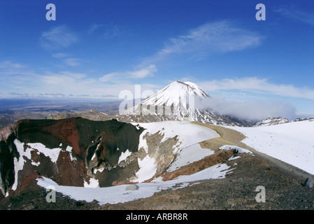 Mt Ngauruhoe Vulkan über Red Crater, im Tongariro-Nationalpark, Taupo, Nordinsel, Neuseeland Stockfoto
