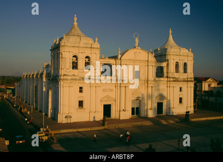 Die Kathedrale, wo der Dichter Dario, am Parque Jerez im zweiten Stadt und ehemalige Hauptstadt, Leon, Nicaragua begraben ist Stockfoto