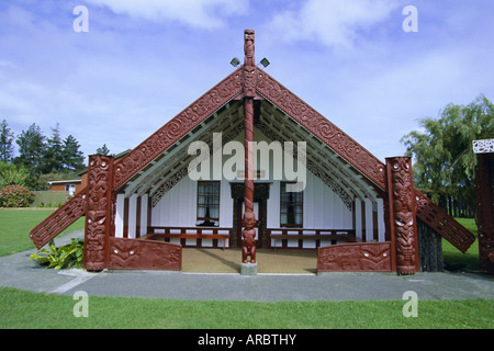 Maori Marae, nur über den Fluss von der Stadt Wanganui auf der südlichen Westküste, Wellington, Nordinsel, Neuseeland Stockfoto