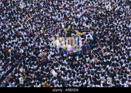 Pilger und Anhänger, die Teilnahme an der Black Nazarene Prozession Plaza Miranda, Quiapo, Manila, Philippinen, Südostasien Stockfoto