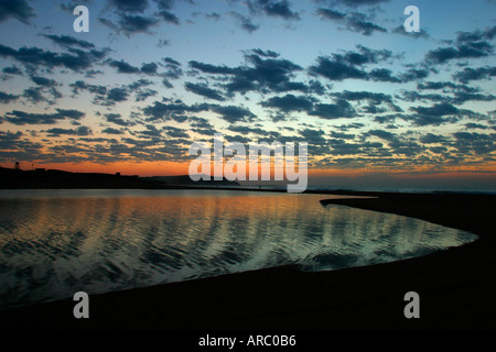 Sonnenaufgang am australischen Ostküste am Long Reef auf Sydney s Strände im Norden Stockfoto