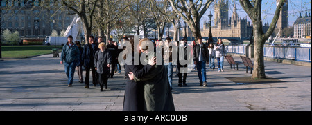 Paar küssen Southbank London England Großbritannien UK Stockfoto