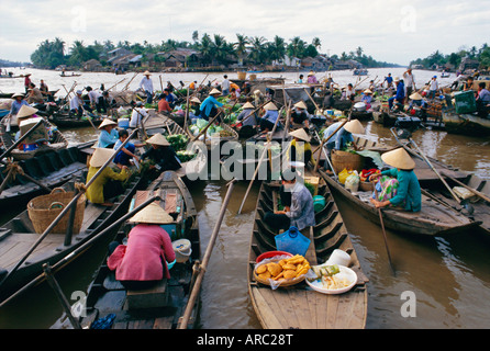 Schwimmende Morgenmarkt, Phung Heip, Mekong-Delta, Vietnam Stockfoto