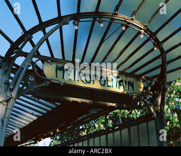 Nahaufnahme der Metropolitain (u-Bahn) Station Eingang, Jugendstil, Paris, Frankreich, Europa Stockfoto