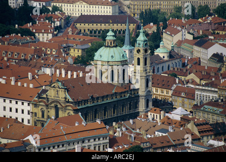 Erhöhten Blick auf die St.-Nikolaus-Kirche, Prag, Tschechische Republik, Europa Stockfoto