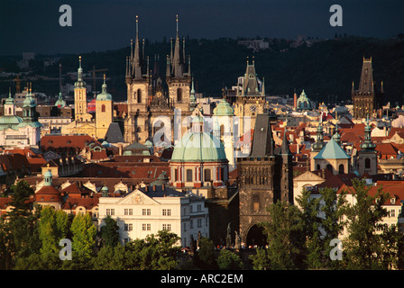 Blick über Stare Mesto Bezirk einschließlich der Teynkirche, Prag, UNESCO World Heritage Site, Tschechische Republik, Europa Stockfoto