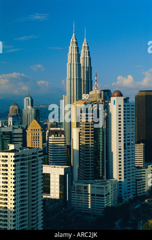 Skyline der Stadt, einschließlich dem Petronas-Bau, der Welt die höchsten Gebäude, Kuala Lumpur, Malaysia Stockfoto