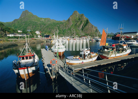 Svolvaer Marina auf Austvagoy, Lofoten-Inseln, Nordland, Norwegen, Skandinavien, Europa Stockfoto