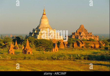 Shwesandaw Paya (Shwe Sandaw Pagode) und antiken Tempeln, Bagan (Pagan), Myanmar (Burma) Stockfoto