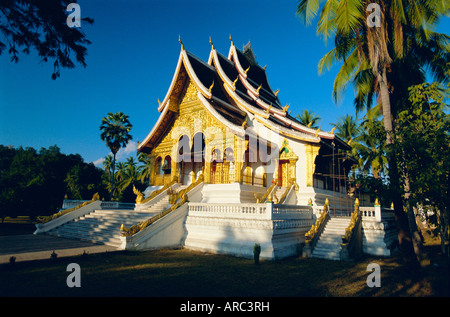 Kunstvolle religiösen Pavillon, der Haw Pha Bang, Royal Palace Museum, Luang Prabang, Laos Stockfoto