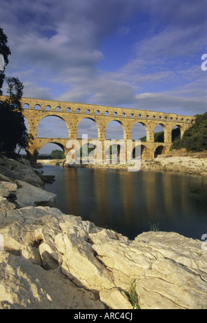 Pont du Gard, römische Aquädukt, UNESCO-Weltkulturerbe in der Nähe von Avignon, Provence, Frankreich, Europa Stockfoto