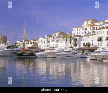 Puerto Banus, in der Nähe von Marbella, Costa Del Sol, Andalusien (Andalusien), Spanien, Europa Stockfoto