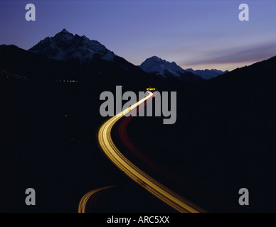 Kurvenreiche Straße in die Berge, Europabrucke, Österreich, Europa Stockfoto