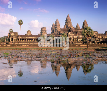 Angkor Wat spiegelt sich in den See, zum UNESCO-Weltkulturerbe, Angkor, Provinz Siem Reap, Kambodscha, Indochina, Südost-Asien Stockfoto
