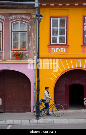 Detail der bunt bemalten Häusern in der mittelalterlichen Zitadelle Stadt Sighisoara/Schäßburg, UNESCO-Weltkulturerbe, Siebenbürgen, Rumänien Stockfoto