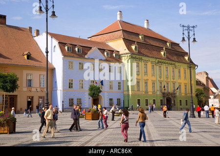 Bunt bemalten Häusern und Gebäuden, Piata Mare, im 12. Jahrhundert sächsische Stadt, Sibiu, Siebenbürgen, Rumänien Stockfoto