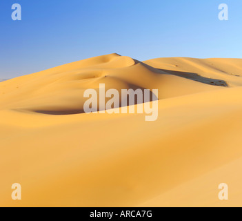 Erg Chebbi Sanddünen in der Sahara-Wüste in der Nähe von Merzouga (Erfoud), Marokko Stockfoto