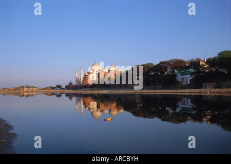 Das Taj Mahal gesehen von Jumna (Yamuna) Fluss, Agra, Staat Uttah Pradesh, Indien, Asien Stockfoto