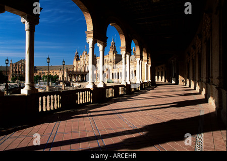 Halbrunde Gallery, Palacio Espanol, Plaza de España, Parque de Maria Luisa, Sevilla, Andalusien (Andalusien), Spanien, Europa Stockfoto