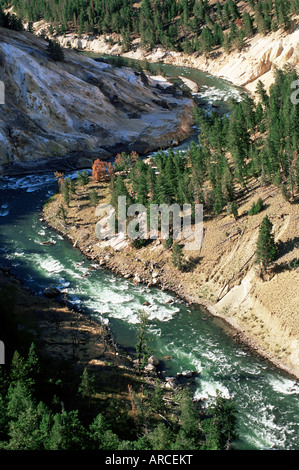 Der Yellowstone River in der Nähe von Tower-Roosevelt Kreuzung, von der Calcit Springs Overlook, Yellowstone-Nationalpark, Wyoming, USA Stockfoto