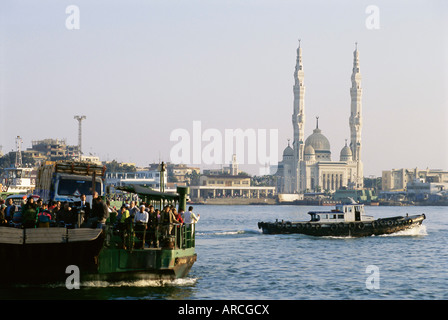 Fähre über den Eingang zu den Suez-Kanal, Port Said, Ägypten, Nordafrika, Afrika Stockfoto