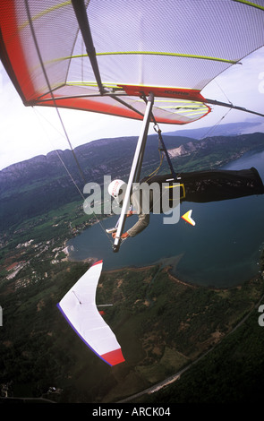 Auf der Flucht erschossen Drachenfliegen über dem Lac d ' Annecy Frankreich Stockfoto