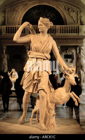 Artemis mit einer Hirschkuh besser bekannt als Diana von Versailles römischen 1 - 2 Cent AD-Kopie eines verlorenen griechischen Originals des Baues 325 BC Stockfoto