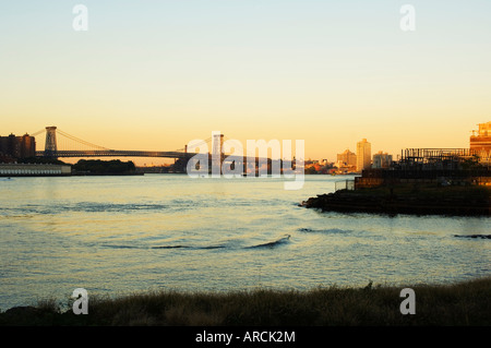 Williamsburg Bridge und dem East River, New York City, New York, Vereinigte Staaten von Amerika, Nordamerika Stockfoto