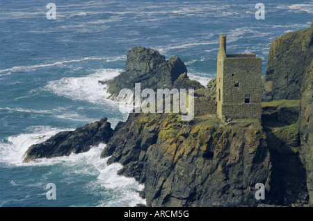 Zinnmine auf Küste, Botallack, Cornwall, England, UK, Europa Stockfoto