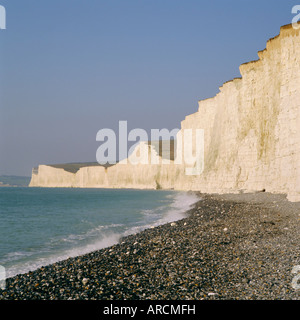 Die sieben Schwestern Kreidefelsen gesehen vom Strand bei Birling Gap, East Sussex, England, UK Stockfoto