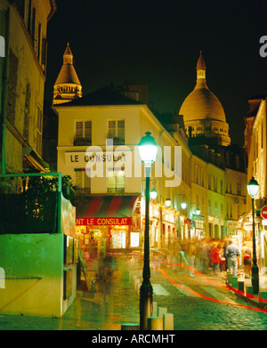 Cafés und Straße bei Nacht, Montmartre, Paris, Frankreich, Europa Stockfoto