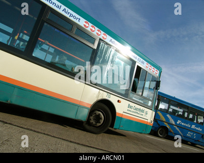 Cardiff und Stagecoach-Busse in der Stadt von Newport South Wales UK 2005 Stockfoto