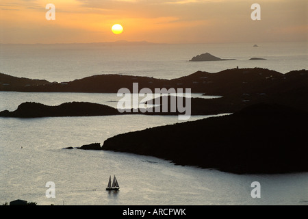 Sonnenuntergang über der Bucht, Charlotte, Amalie, St. Thomas, Amerikanische Jungferninseln, West Indies, Karibik, Mittelamerika Stockfoto