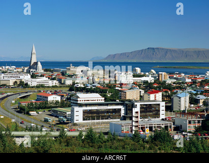 Blick von der Perle (Perlan) nach Nordosten in Richtung der Hallgrimskirkja mit Blick auf die Innenstadt, Reykjavik, Island Stockfoto