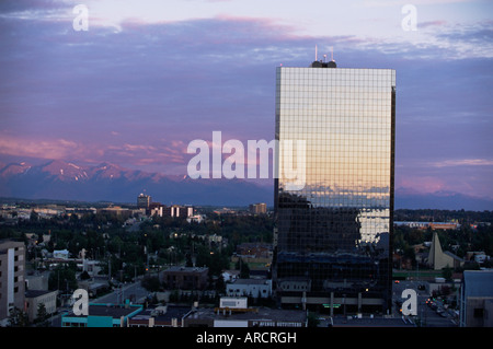 Sonnenuntergang über Downtown Anchorage, Alaska, Vereinigte Staaten von Amerika (U.S.A.), Nordamerika Stockfoto