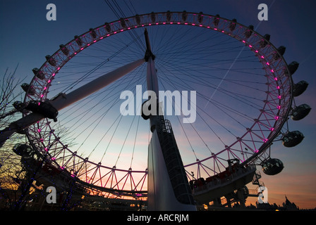 Millenium Wheel - eine komplette Stockfoto