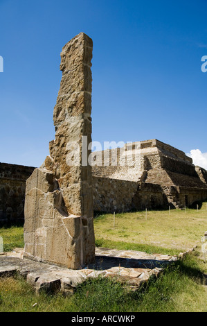 Stele mit Fragment des Kalenders drauf, alten Zapoteken Stadt von Monte Alban, in der Nähe von Oaxaca City, Oaxaca, Mexiko Stockfoto