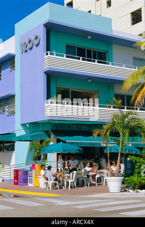 Die Palace Bar, Ocean Drive, South Beach, Art-Deco-Viertel, Miami Beach, Florida, USA Stockfoto