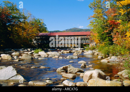 Albany gedeckte Brücke, Swift River, Kangamagus Autobahn, New Hampshire, USA Stockfoto