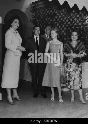 Schneider, Romy, 23.9.1938 - 29.5.1982, deutsche Schauspielerin in voller Länge, mit Frau von Aga Khan, Karlheinz Böhm, Begum, Magda Schneider, Stockfoto