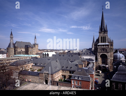 Aachen, Münster (Pfalzkapelle), Blick Auf Dom Und Rathaus von Westen Stockfoto