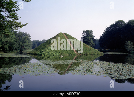 Cottbus - Branitz, Schloßpark, Seepyramide Stockfoto