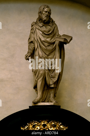 Prag, Clementinum, St.Salvatorkirche, Apostelfigur Über Einem Beichtstuhl Stockfoto