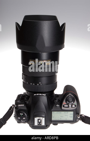 Fotoausrüstung Nikon D200 Digital SLR 2006 mit 17-55 mm-Objektiv ausgestattet Stockfoto