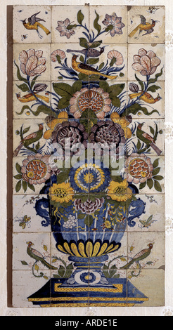 Delft, Museum Lambert van Merten, Fayencen, Blumen, ca 1710-1749 Stockfoto