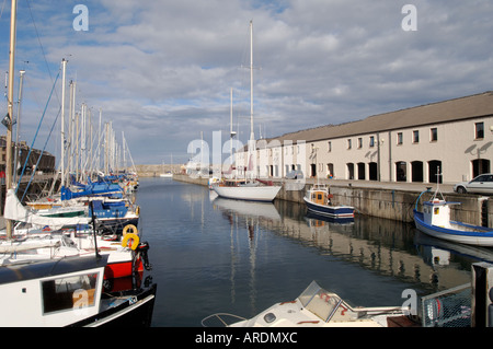 Lossiemouth auf den Moray Firth bietet gute Liegeplätze für lokale Freizeitboote.   XPL 3619-350 Stockfoto