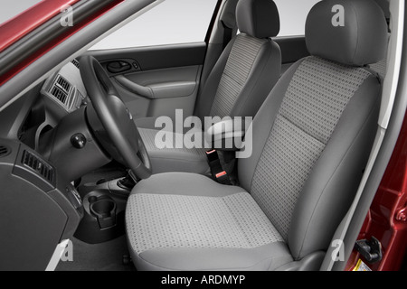 2007 Ford Focus SES in Rot - Front-Sitze Stockfoto