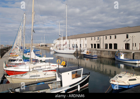 Lossiemouth auf den Moray Firth bietet gute Liegeplätze für lokale Freizeitboote.  XPL 3620-351 Stockfoto